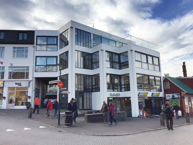 B14 - Rooms and Apartments