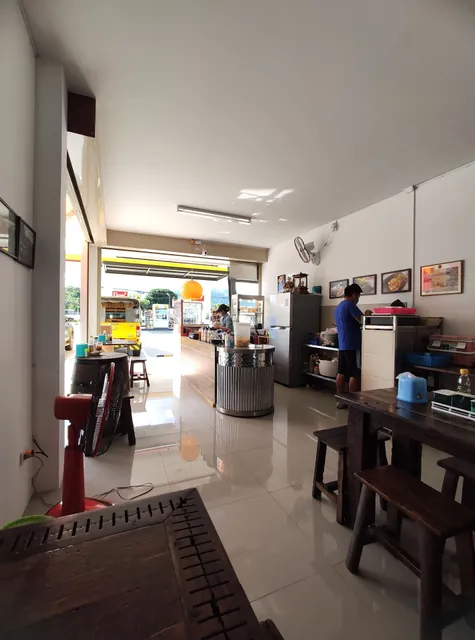 凤飞飞猪脚饭 ขาหมูช้างเผือก