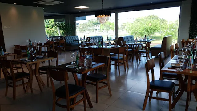 Helena Nolleto - Confeitaria e Bistrô