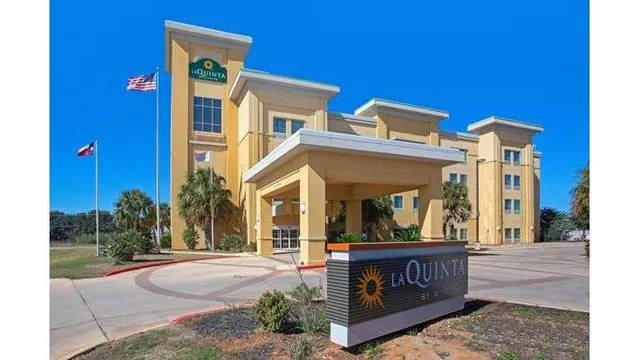 La Quinta Inn & Suites by Wyndham Pearsall