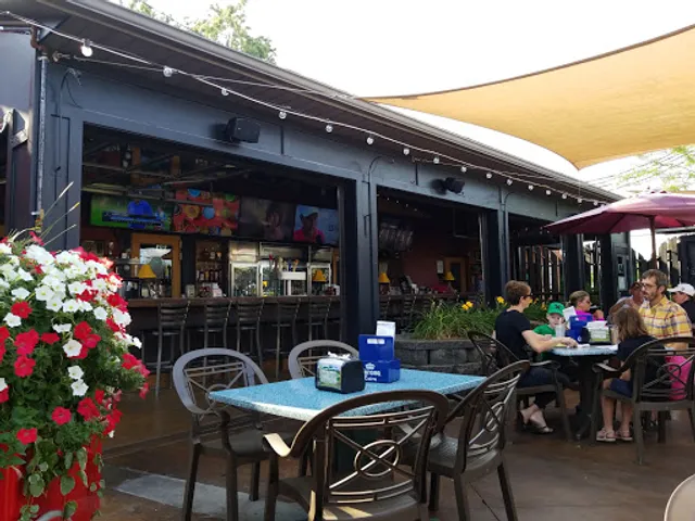 Winking Lizard Bedford Heights