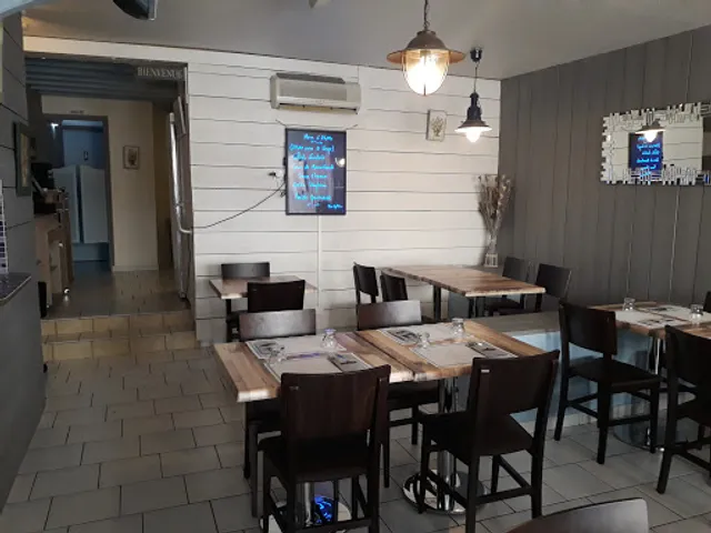 Au Feu de Bois, Pizzas et plats à emporter, take away only.