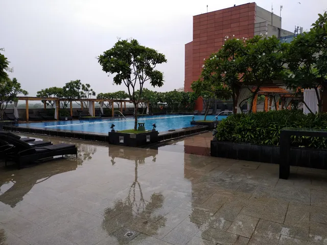 Skydeck Lounge - The Leela Ambience