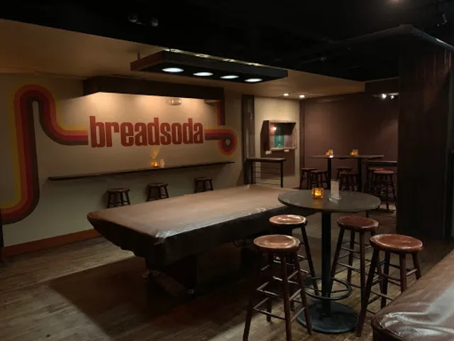 Breadsoda Bar, Deli & Billiards