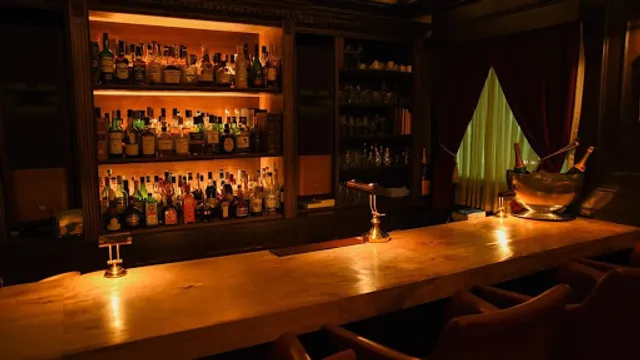 10TH STREET LOUNGE CIGAR & JAZZ BAR