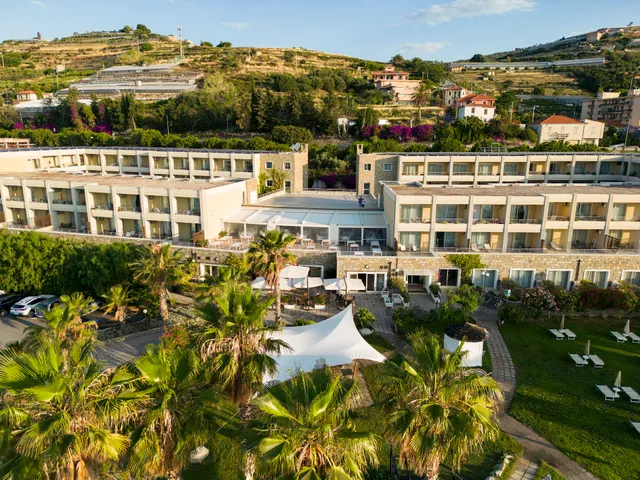 Aregai Marina Hotel & Residence