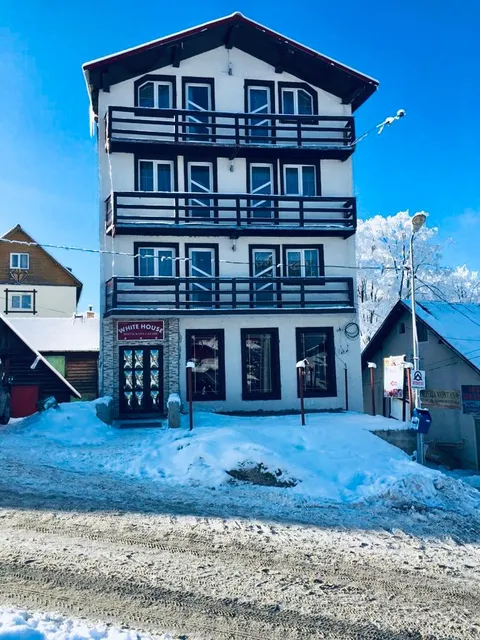 Pensiunea White House