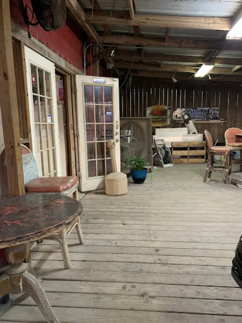 TNT Icehouse Bar & Grill