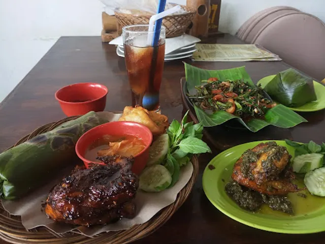 Rumah Makan Pondok Hijau