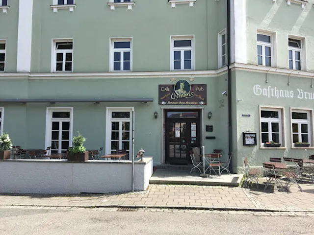 Queens Café and Pub