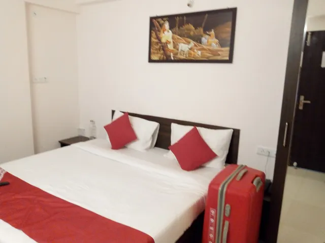 OYO 27993 Hotel Anushree