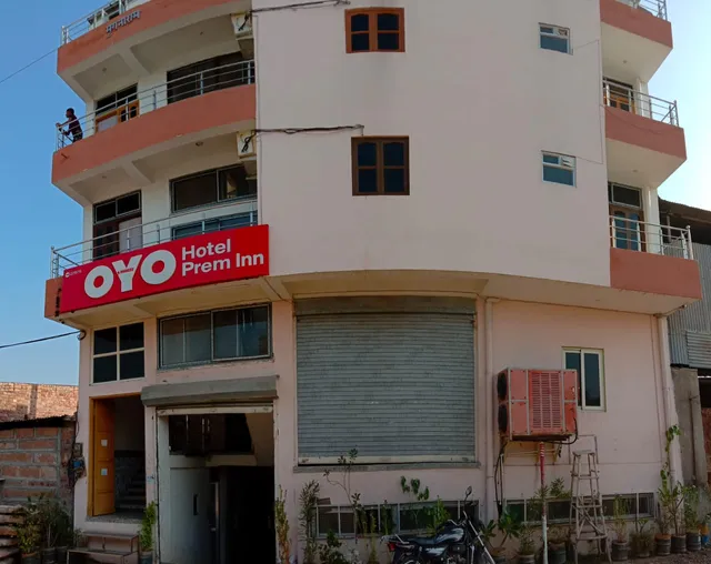 OYO 27876 Hotel Preminn