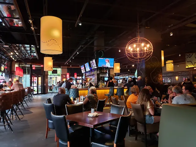 Bar Louie - One Loudoun