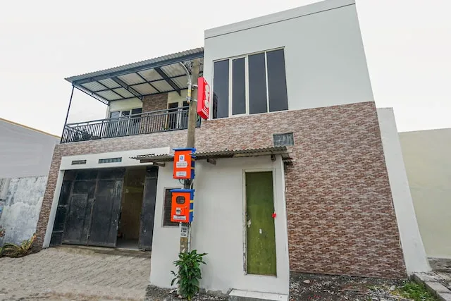 OYO 1957 Riverside Residence