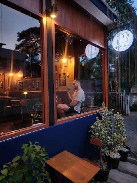 White Buns Cafe & Bistro