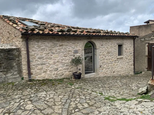 Aragon Case Vacanze Montalbano Elicona