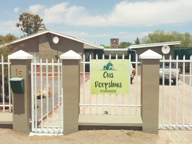 Ons Dorpshuis Oornag/Beaufort West /Overnight Accommodation