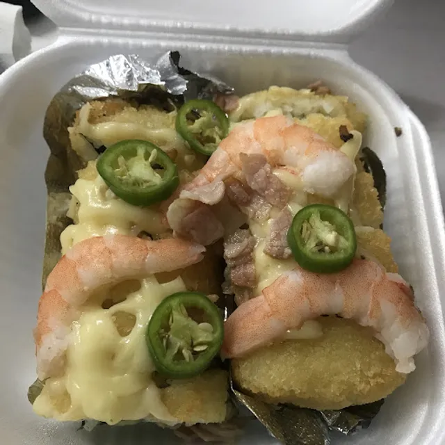 Los Plebes Sushi & Snacks