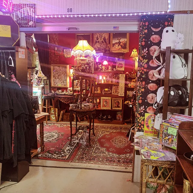 Hooper's Garage Retro Boutique