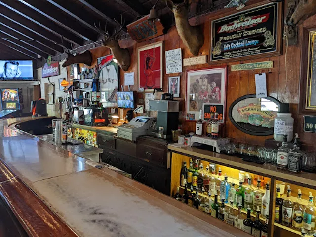 Ed's Cocktail Lounge