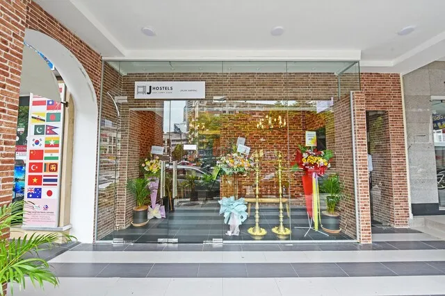 Super OYO 90572 J Hotel Masjid India