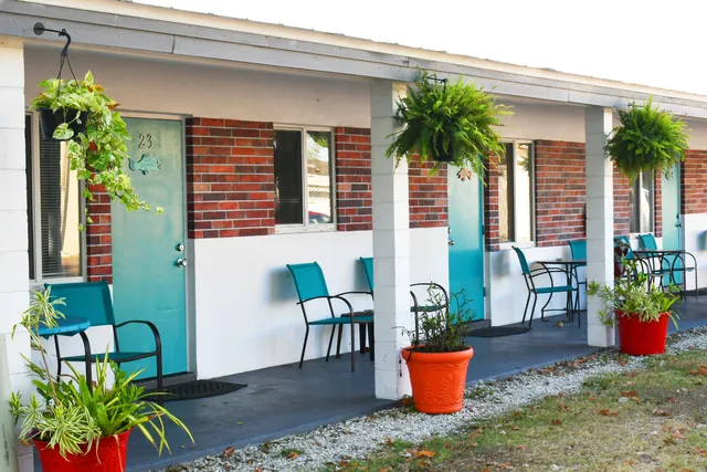 Parkway Motel & Marina