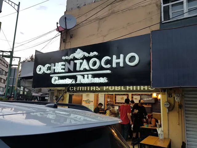 Ochentaocho Cemitas Poblanas