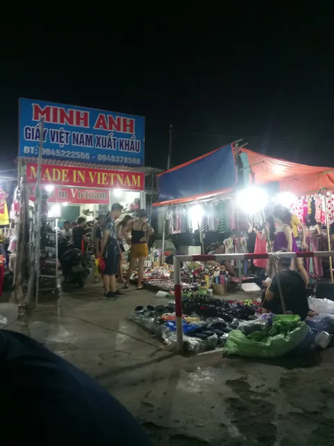 Linh Nam night market