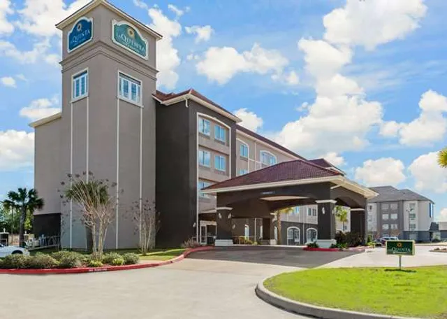La Quinta Inn & Suites by Wyndham Leesville Ft. Polk