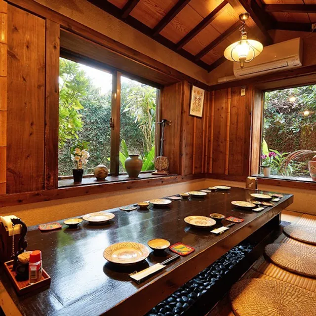 沖縄料理 あしび Jima