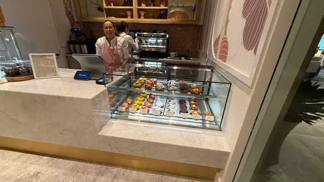 Carolines Coffee Shop at The St. Regis