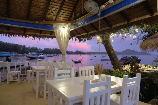 Coming Home Cafe & Seascape