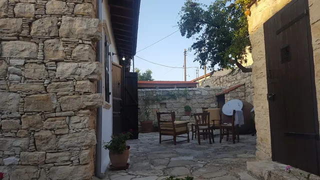 Apanemia Inn - House