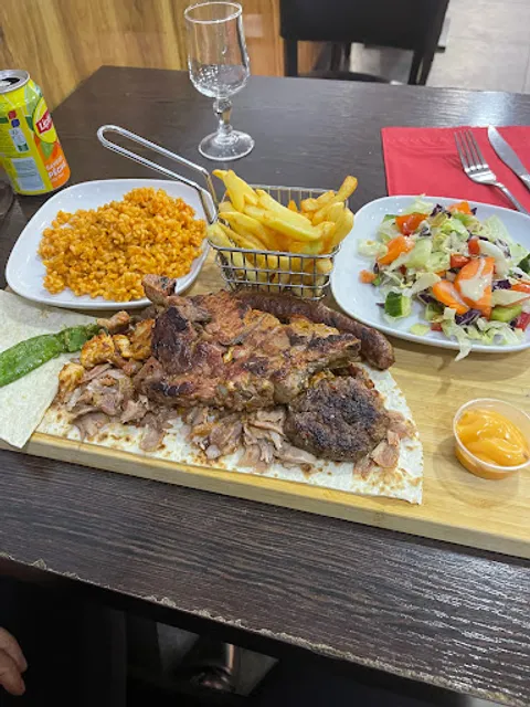 GRILL ISTANBUL...Kebab..boisson..