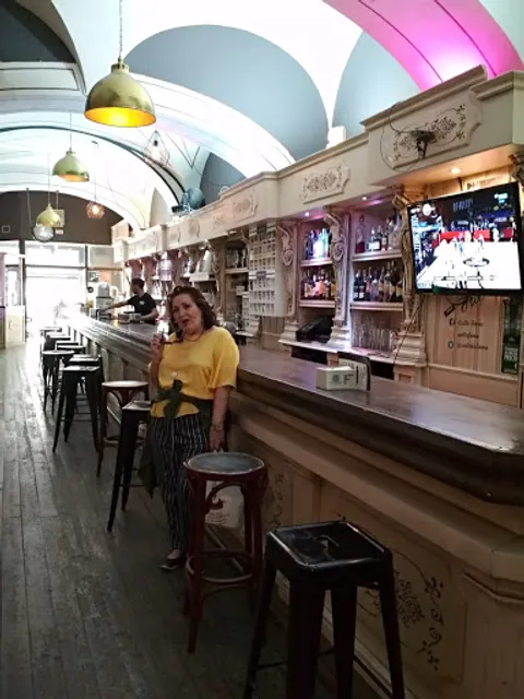 Coffee Bar Street Fame