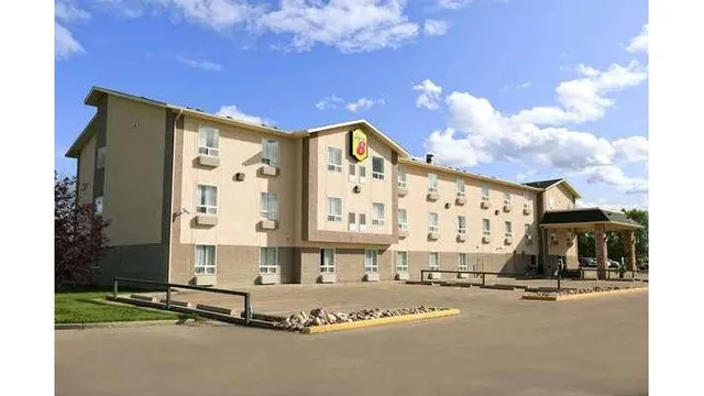 Super 8 by Wyndham Slave Lake AB