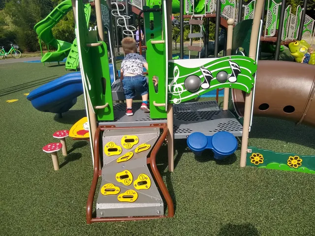 Twin Ponds Playground