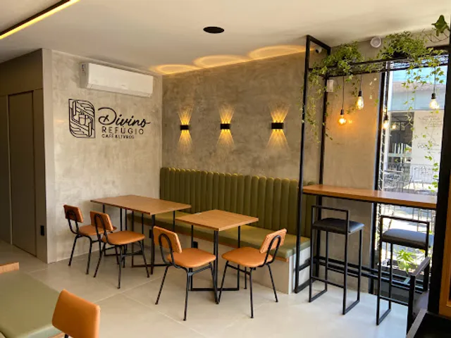 Divino Refúgio | Café & Livros