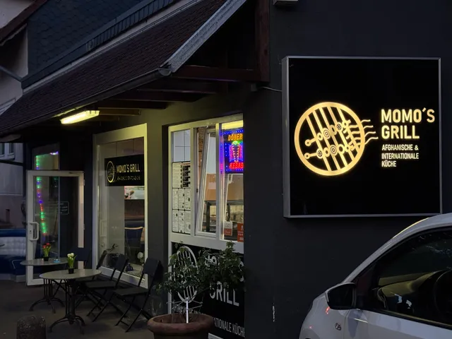 MoMos Grill