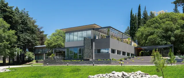 Calina, Casa de Huéspedes