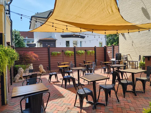 LaPluma Coffee & Wine