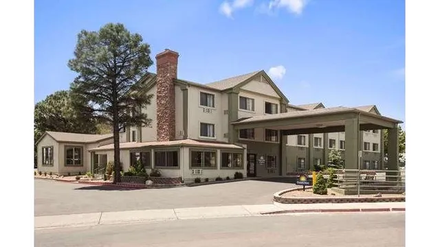 Days Inn & Suites by Wyndham East Flagstaff