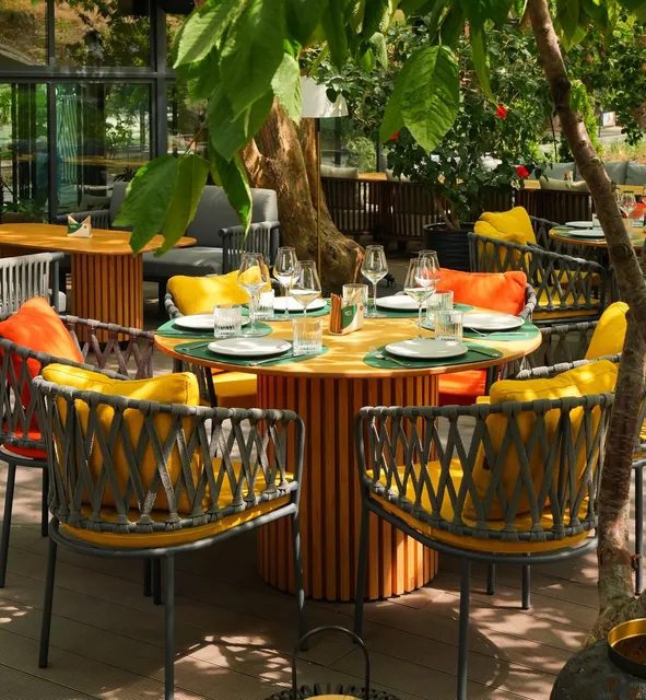 Après Restaurant Yvn