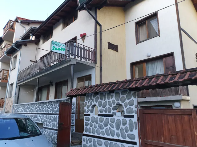 Семеен хотел