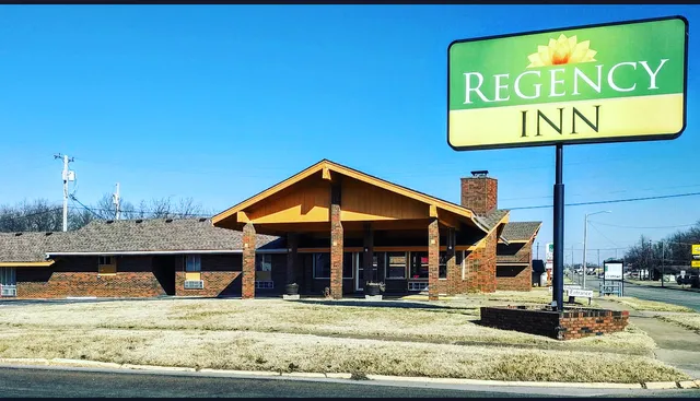 Regency Inn Iola Kansas - Hwy 54/169