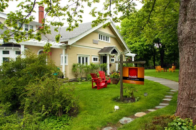 Leaside Manor Suites & Executive Apartments