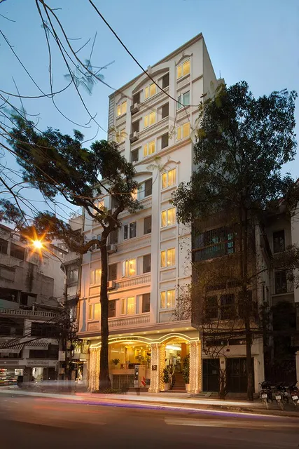 Khách Sạn First Eden