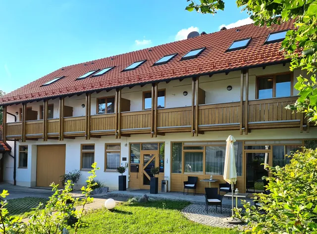 Hotel am Hachinger Bach by Blattl