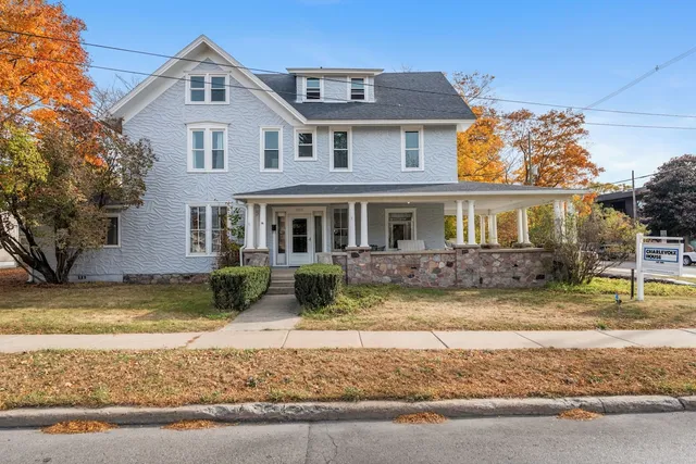 Charlevoix House - An Inn.