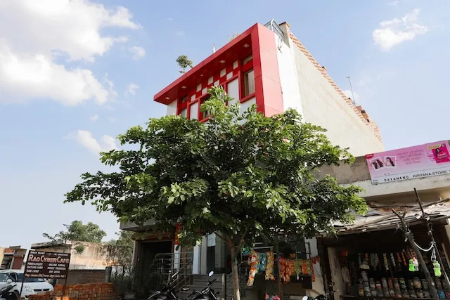 OYO 74099 Sudhir Palace